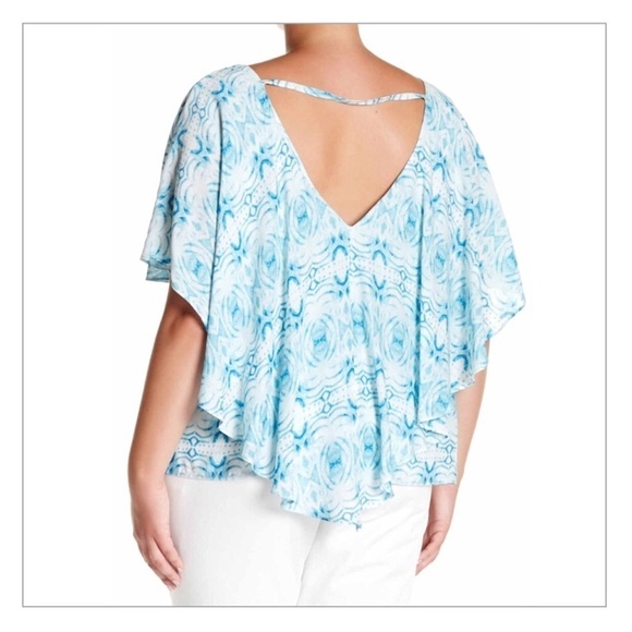 NEW Plus Size Flutter Sleeve V Back Printed Blouse Size 1X - Picture 2 of 5